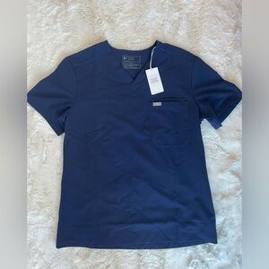 Figs Men’s Navy Leon Three-Pocket Slim Scrub Top-Medium **NEW WITH TAGS**